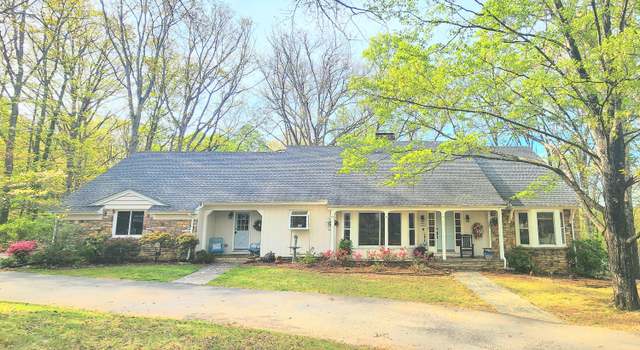 Photo of 5011 Hunting Hills Dr, Roanoke, VA 24018