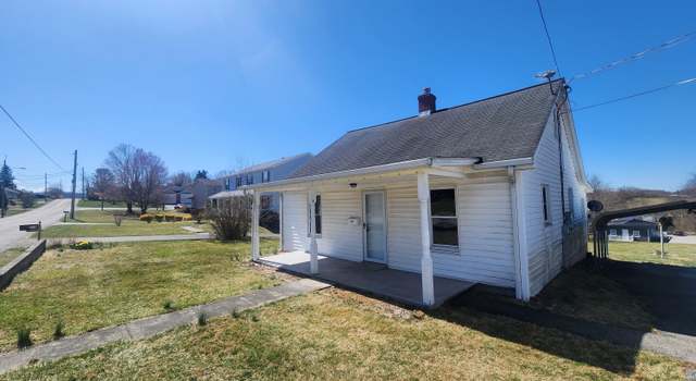 Photo of 365 Clearview Dr, Christiansburg, VA 24073