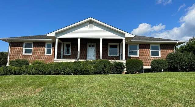 Photo of 2223 Mt Regis Dr, Salem, VA 24153