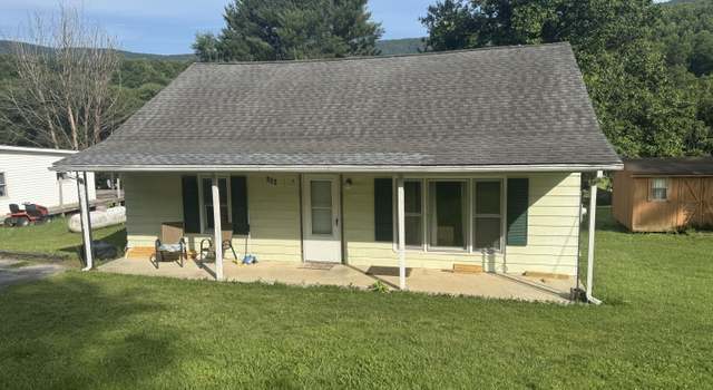 Photo of 150 Crestwood Dr, Narrows, VA 24124