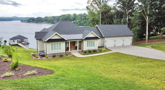 Photo of 1115 Oakshire Ln, Wirtz, VA 24184
