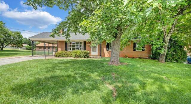 Photo of 910 Woodhaven Dr, Bedford, VA 24523