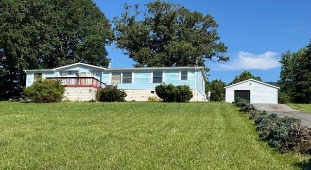 Photo of 402 Mountain Meadow Dr, Vinton, VA 24179