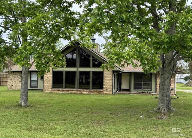 Property at 1104 N Pine St, Foley, AL 36535, 3 beds, 2 baths
