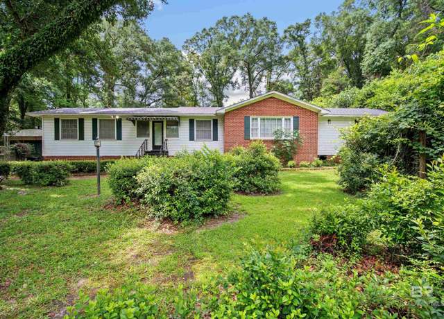 Property at 5405 Dogwood Ct, Mobile, AL 36693, 3 beds, 1.5 baths
