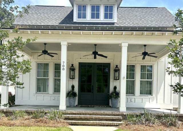 Property at 708 Boundary Dr, Fairhope, AL 36532, 3 beds, 2.5 baths