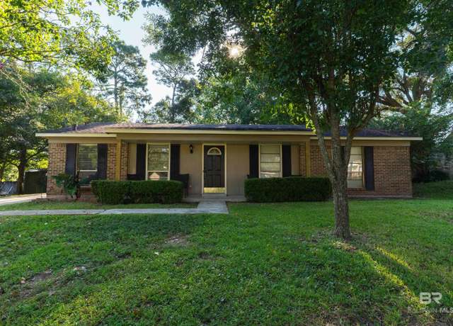 Property at 4713 Emerald Dr, Mobile, AL 36619, 3 beds, 2 baths