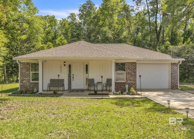 Property at 1933 Wildwood Pl, Mobile, AL 36609, 4 beds, 2 baths