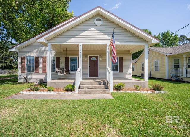 Property at 18141 Pennsylvania St, Robertsdale, AL 36567, 3 beds, 2 baths