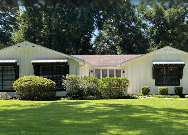 Property at 704 Olive Ave, Fairhope, AL 36532, 4 beds, 3.5 baths