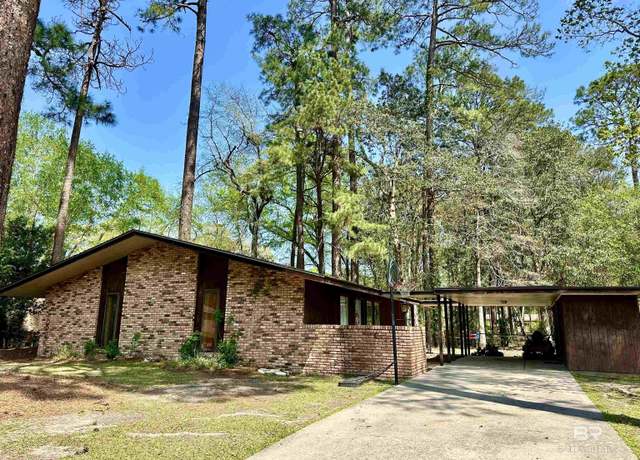 Property at 1802 Brookwood Dr, Brewton, AL 36426, 2 beds, 1.5 baths