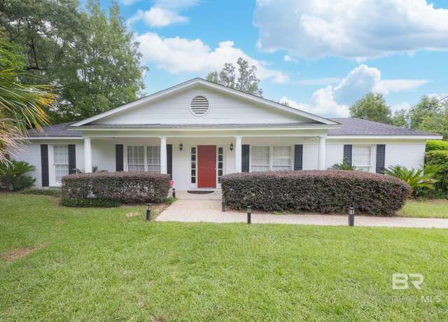 Property at 724 Oak Hill Ct, Mobile, AL 36609, 4 beds, 2.5 baths