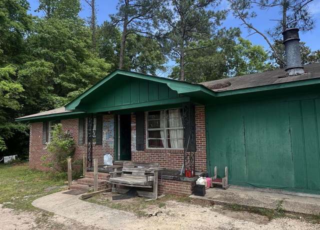 Property at 91 Crestview Ave, Monroeville, AL 36460, 3 beds, 1.5 baths