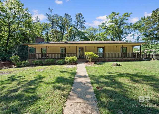 Property at 806 Lakeview Dr, Bay Minette, AL 36507, 3 beds, 2 baths