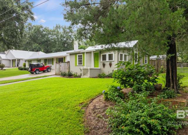 Property at 514 Grand Ave, Fairhope, AL 36532, 2 beds, 1 bath