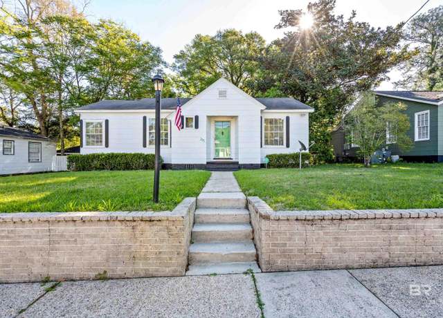 Property at 255 Pinehill Dr, Mobile, AL 36606, 3 beds, 1 bath