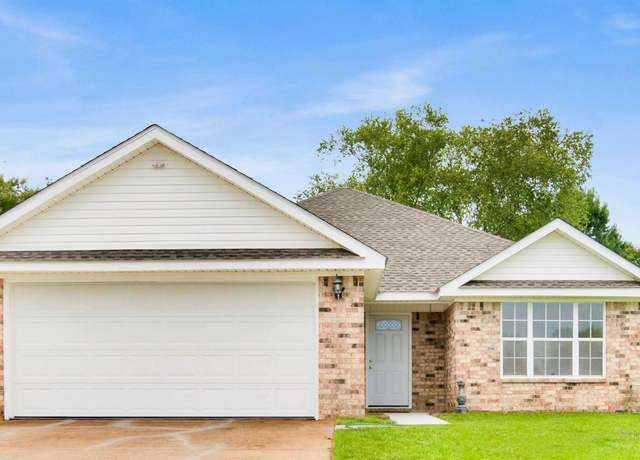 Property at 132 Oakwood Ave, Fairhope, AL 36532, 3 beds, 2 baths