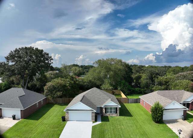 Property at 132 Oakwood Ave, Fairhope, AL 36532, 3 beds, 2 baths