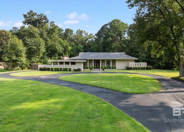 Property at 5500 Lakewood Dr, Fairhope, AL 36532, 4 beds, 2.5 baths