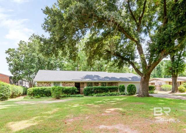 Property at 4 S Confederate Dr, Spanish Fort, AL 36527, 3 beds, 2 baths