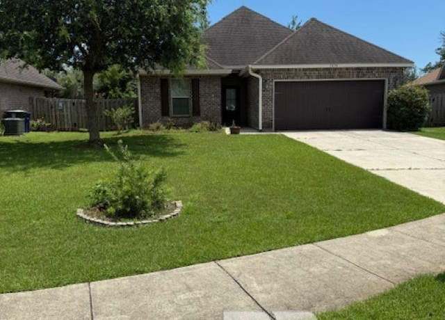 Property at 1090 Crown Walk Dr, Foley, AL 36535, 3 beds, 2 baths