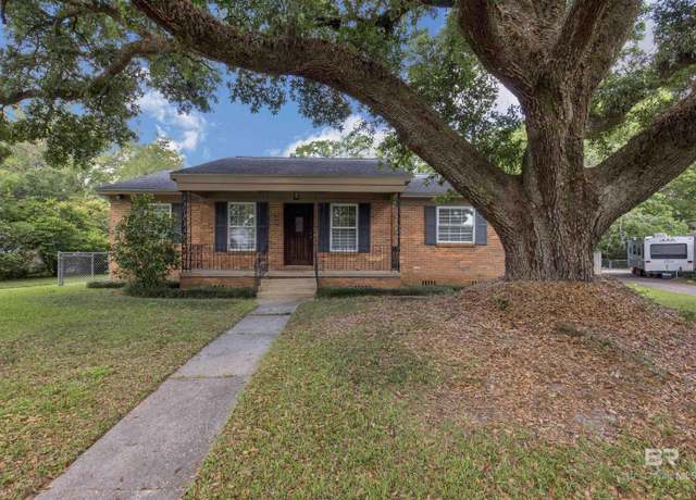 Property at 2774 N Grafhill Dr, Mobile, AL 36606, 3 beds, 2.5 baths