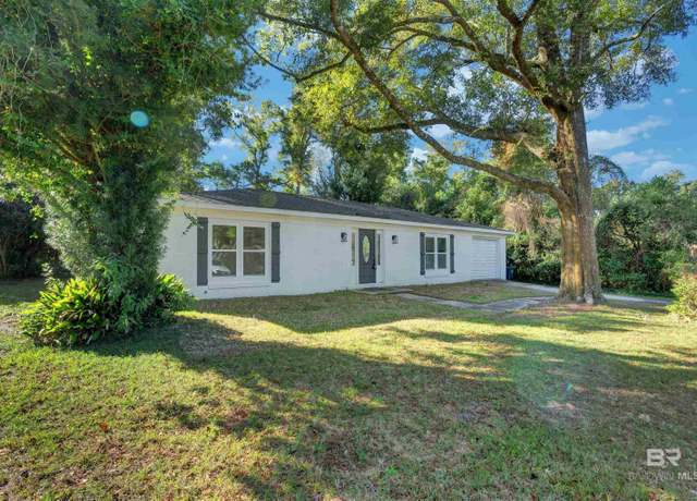 Property at 113 Paddock Dr, Fairhope, AL 36532, 3 beds, 2 baths