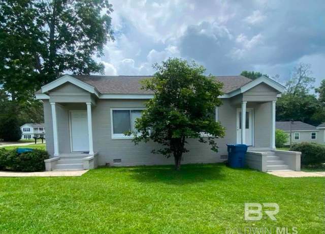 Property at 330 Bellview Ave, Evergreen, AL 36401, 4 beds, 2 baths