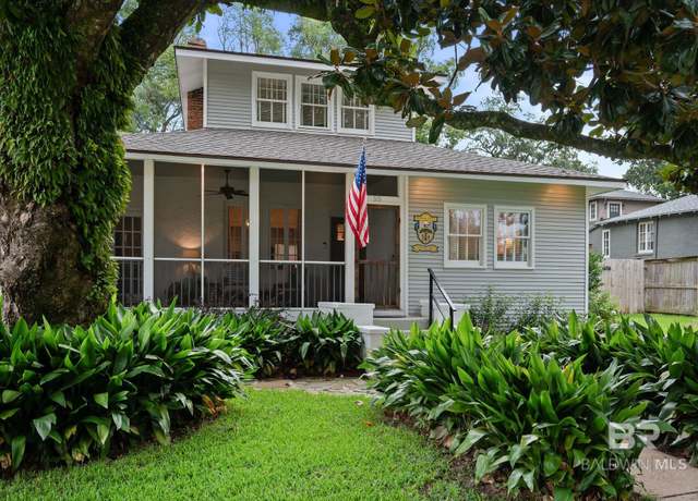 Property at 55 White Ave, Fairhope, AL 36532, 3 beds, 2.5 baths