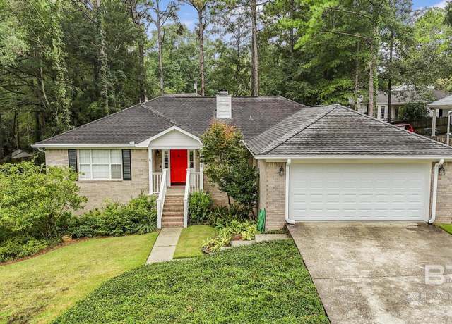 Property at 140 Hope Dr, Daphne, AL 36526, 3 beds, 2 baths