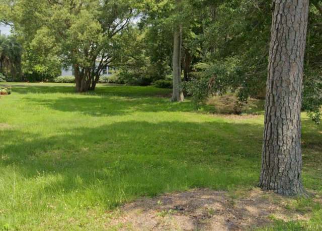 Property at 555 S Mobile St, Fairhope, AL 36532