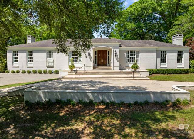 Property at 118 E Pinebrook Dr, Mobile, AL 36608, 4 beds, 4 baths