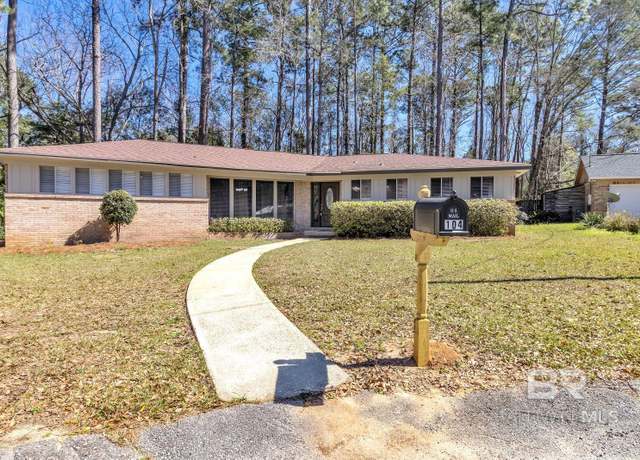 Property at 104 Diane Cir, Daphne, AL 36526, 3 beds, 2 baths