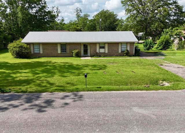 Property at 615 Pedigo Ave, Foley, AL 36535, 3 beds, 2 baths