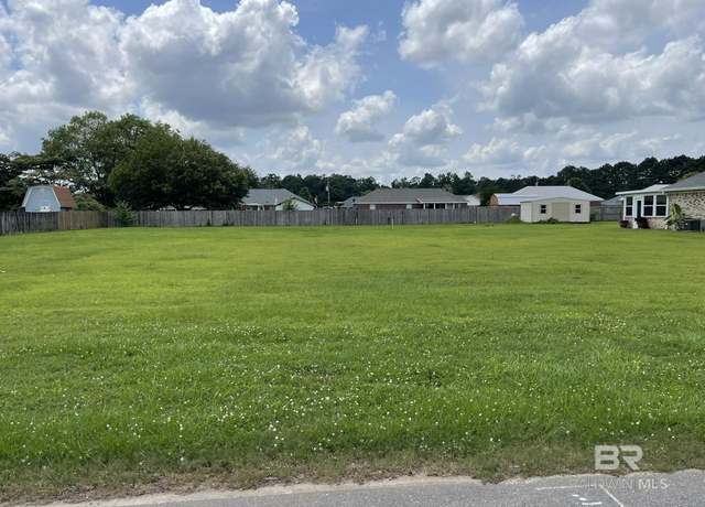 Property at 5 Fountain St, Robertsdale, AL 36567