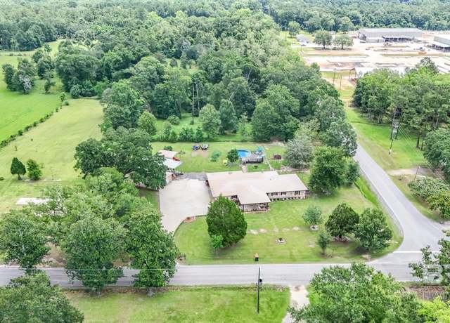 Property at 813 S White Ave, Bay Minette, AL 36507, 3 beds, 2 baths