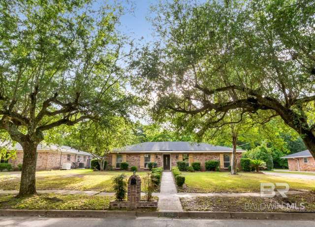 Property at 1282 Skyview Dr, Mobile, AL 36693, 4 beds, 2 baths