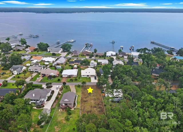 Property at 2073 Clubhouse Dr, Lillian, AL 36549