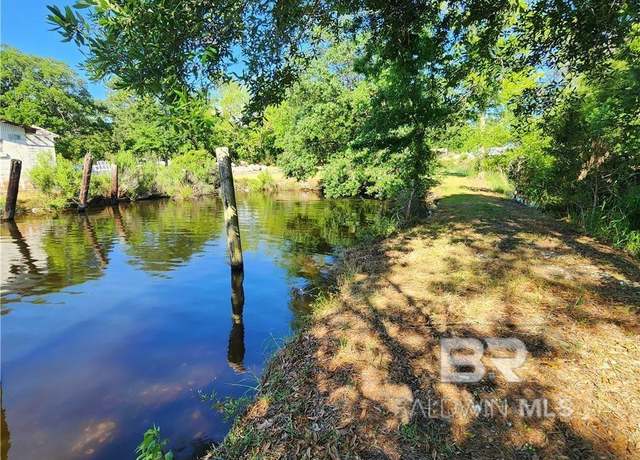 Property at 13745 Seaman Ave, Bayou La Batre, AL 36509