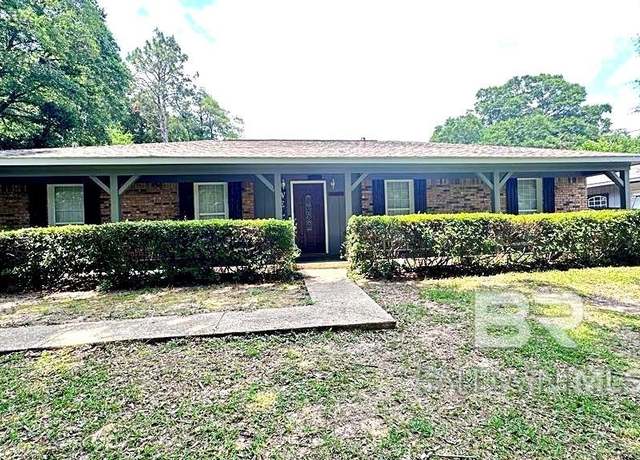 Property at 6980 Charmingdale Dr, Mobile, AL 36618, 4 beds, 2.5 baths
