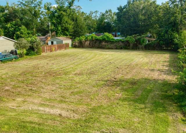 Property at 513 W Begonia Ave, Foley, AL 36535