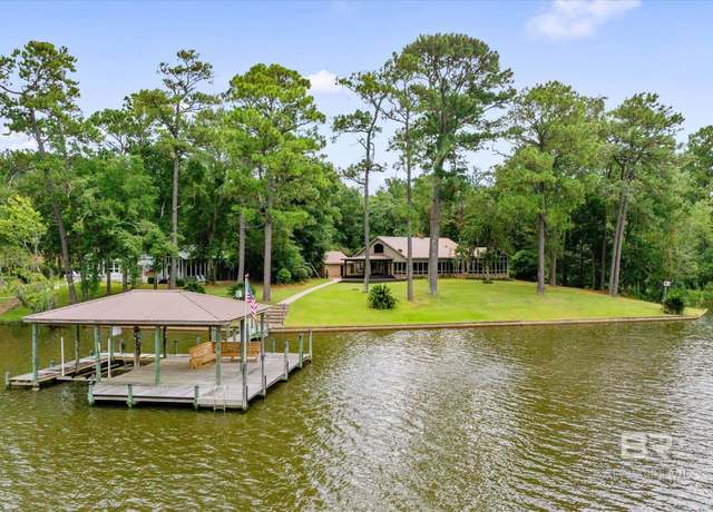 Property at 2228 Riverside Dr, Mobile, AL 36605, 3 beds, 2 baths