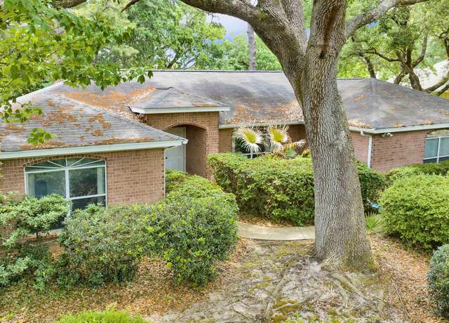 Property at 424 Clubhouse Dr, Gulf Shores, AL 36542, 3 beds, 2.5 baths