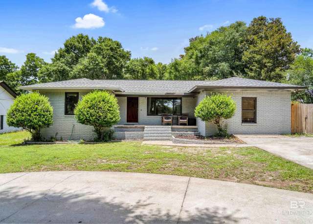 Property at 328 Magnolia Dr, Gulf Shores, AL 36542, 3 beds, 3 baths