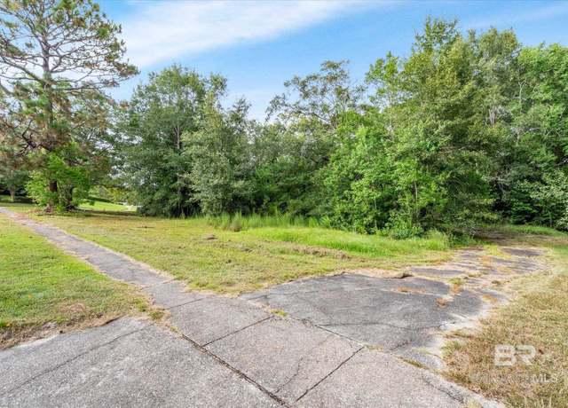 Property at 7001 S Charleston Oaks Dr, Mobile, AL 36695