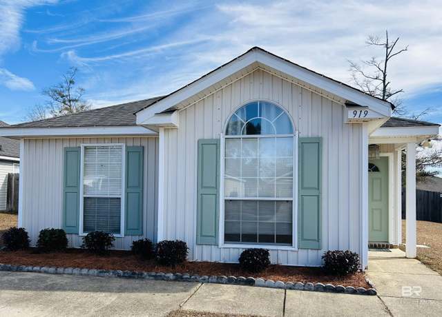 Property at 919 Parliament Ct, Mobile, AL 36695, 3 beds, 2 baths