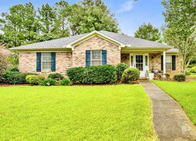 Property at 2 Sumac Cir, Fairhope, AL 36532, 3 beds, 2 baths