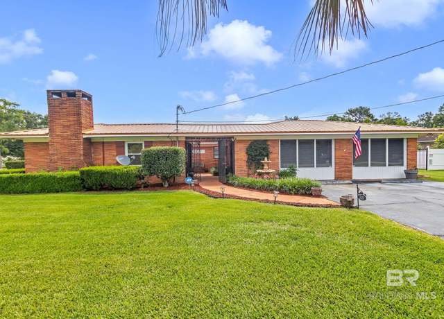 Property at 321 W Fern Ave, Foley, AL 36535, 3 beds, 3 baths