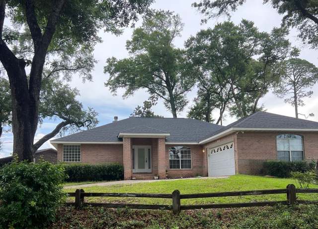 Property at 2204 Club House Dr, Lillian, AL 36549, 3 beds, 2 baths