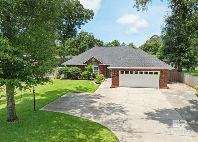 Property at 7471 Oak Dr, Foley, AL 36535, 3 beds, 2 baths